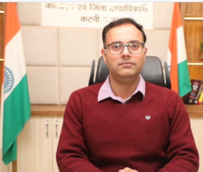 कलेक्‍टर श्री तिवारी