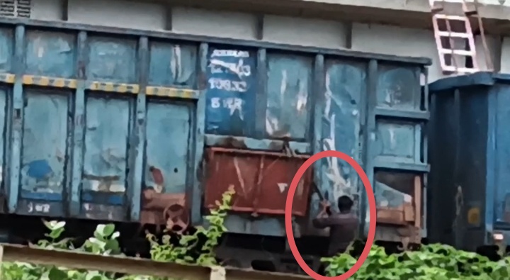 560422